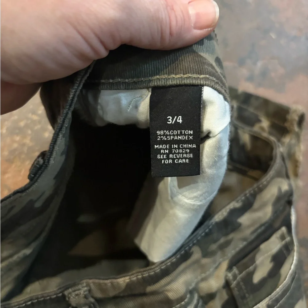 ⭐️Rue21 Women's Camo Jean Shorts - Picture 3 of 4